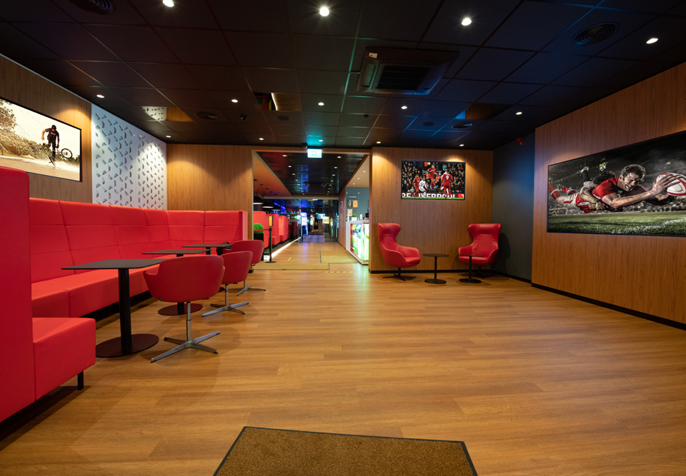 Полностью реновированный спортивный бар–игровой зал в Риге на улице А.Деглавас 160а!