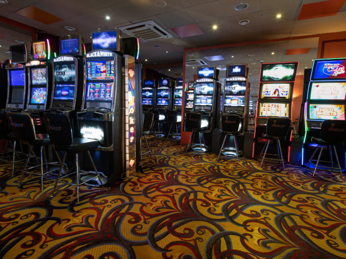 Игровые автоматы диамант, рига покер на деньги онлайн с минимальным депозитом