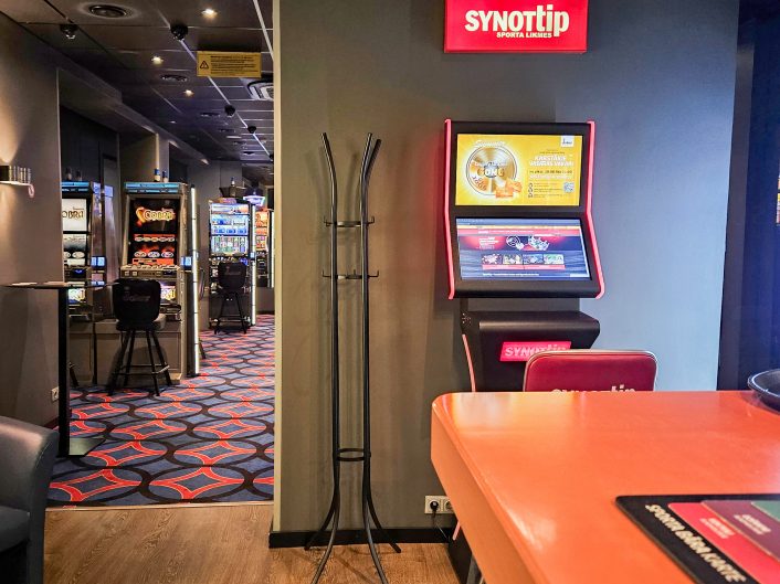 sporta bārs – spēļu zāle Lidotāju ielā 26