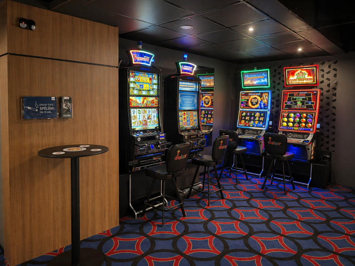 sporta bārs – spēļu zāle Rīgas ielā 36