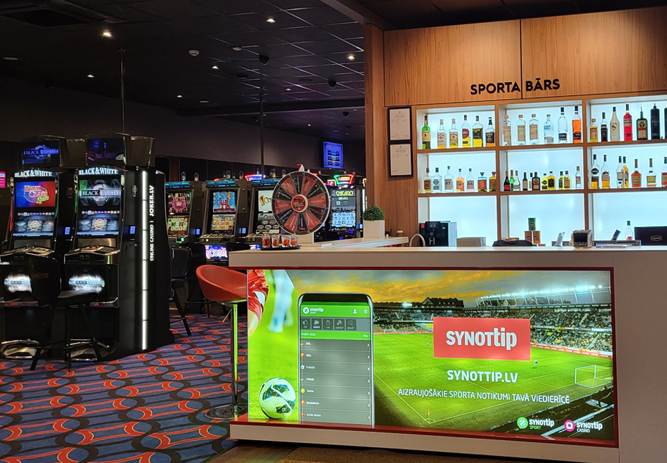Pilnībā renovēts sporta bārs–spēļu zāle Rīgā, Jūrmalas gatvē 85